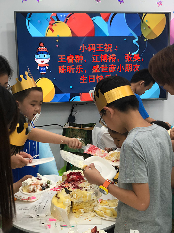 小码王学员生日嗨趴12.jpg